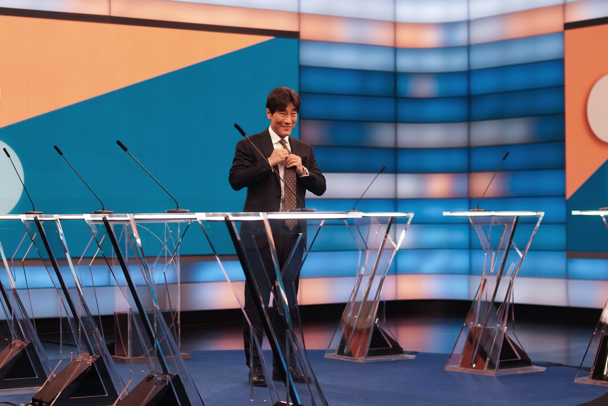 Oslo 20251127.  Programleder Fredrik Solvang under sin siste sending av Debatten på NRK torsdag kveld. Foto: Thomas Fure / NTB