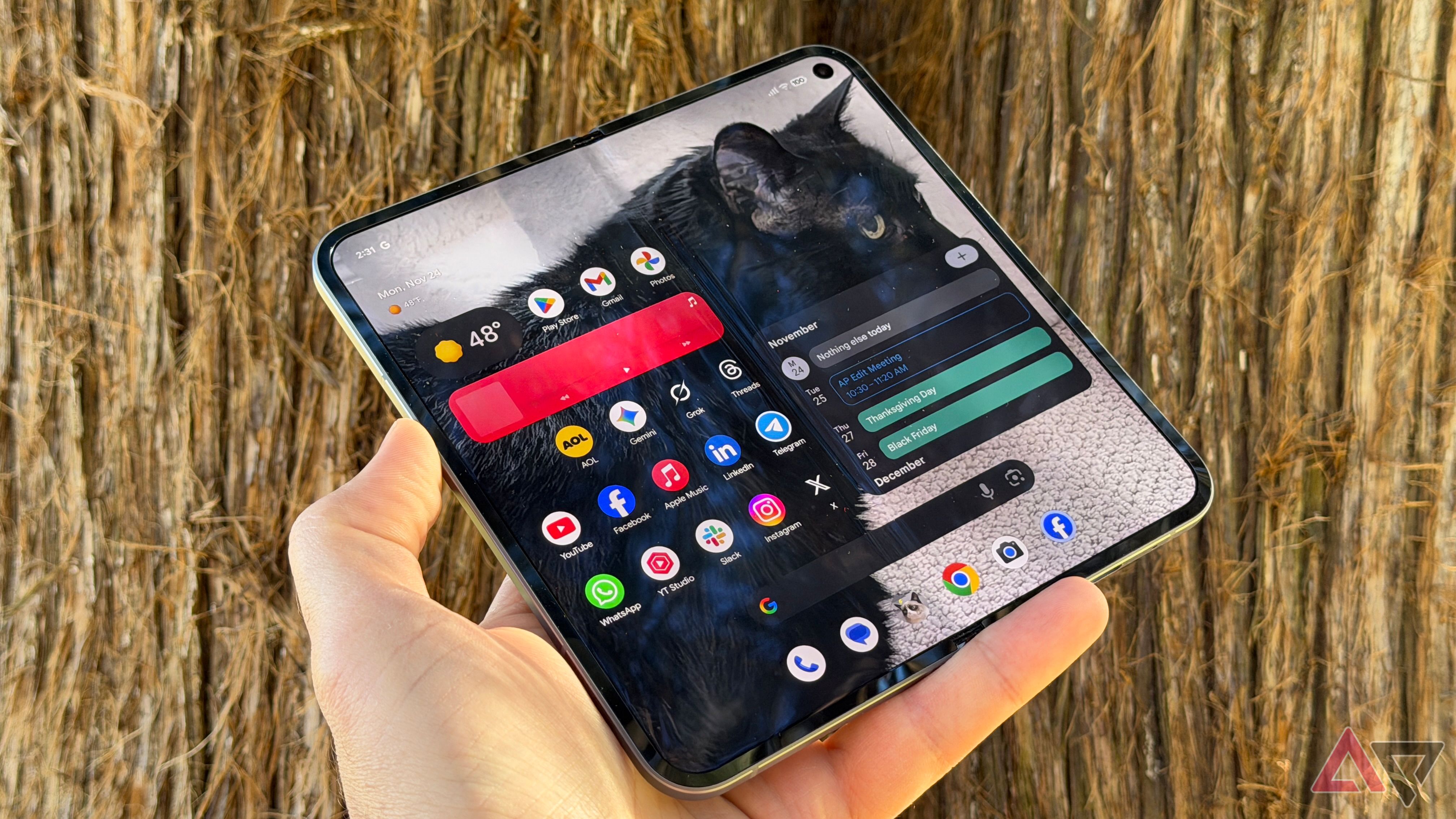 I miss my foldable phone, but I can't leave these Pixel features behind