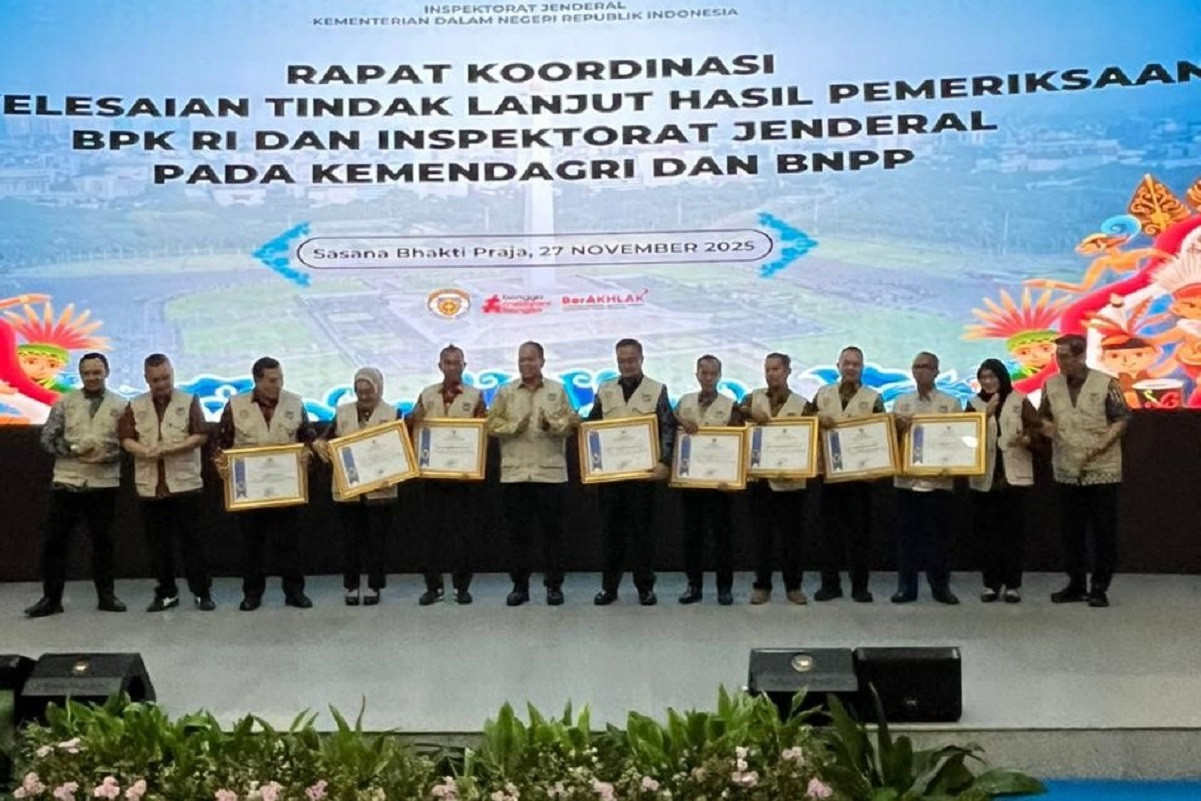 Bskdn Kemendagri Terima Penghargaan Atas Capaian 100 Penyelesaian Tlhp