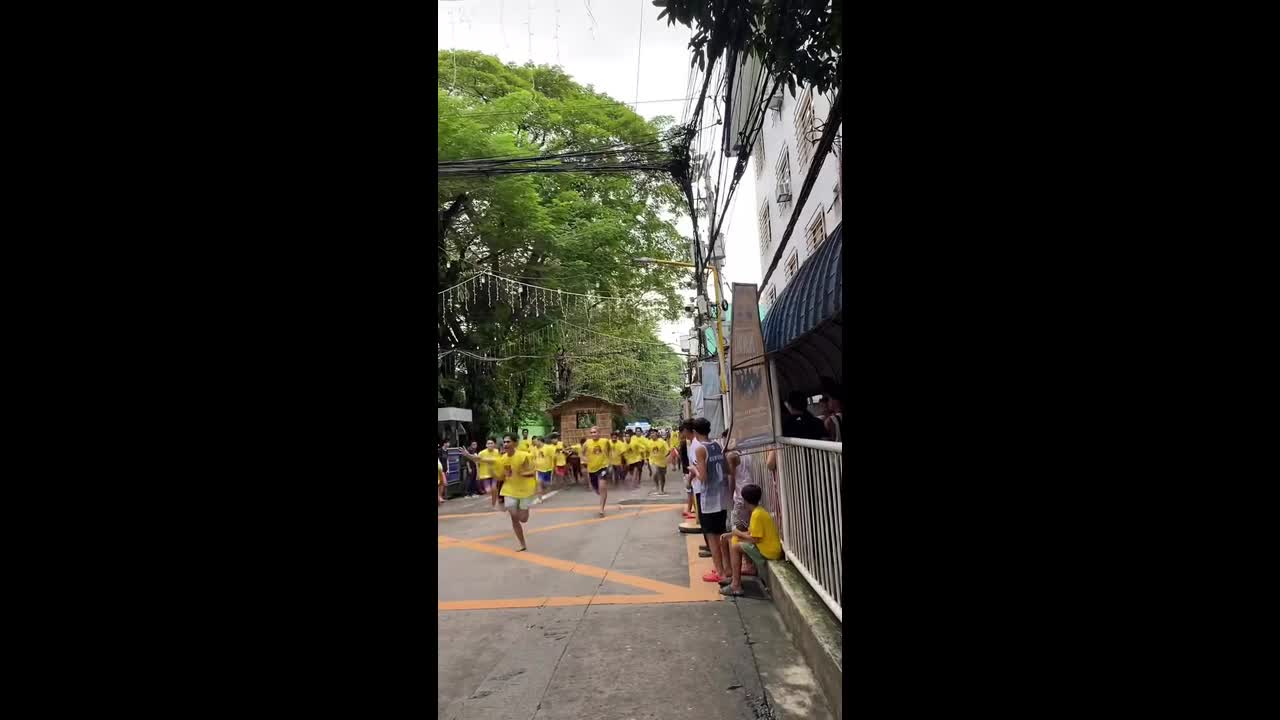 Bahay kubo race teamwork incident in Pasig, Philippines