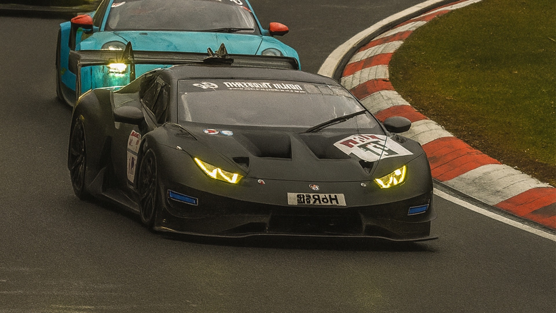 Disputa acirrada ou pilotagem arriscada em Nürburgring?