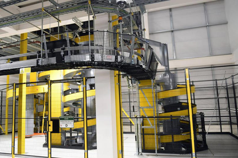 Inside Amazon's huge new £550m Yorkshire warehouse with latest robot ...