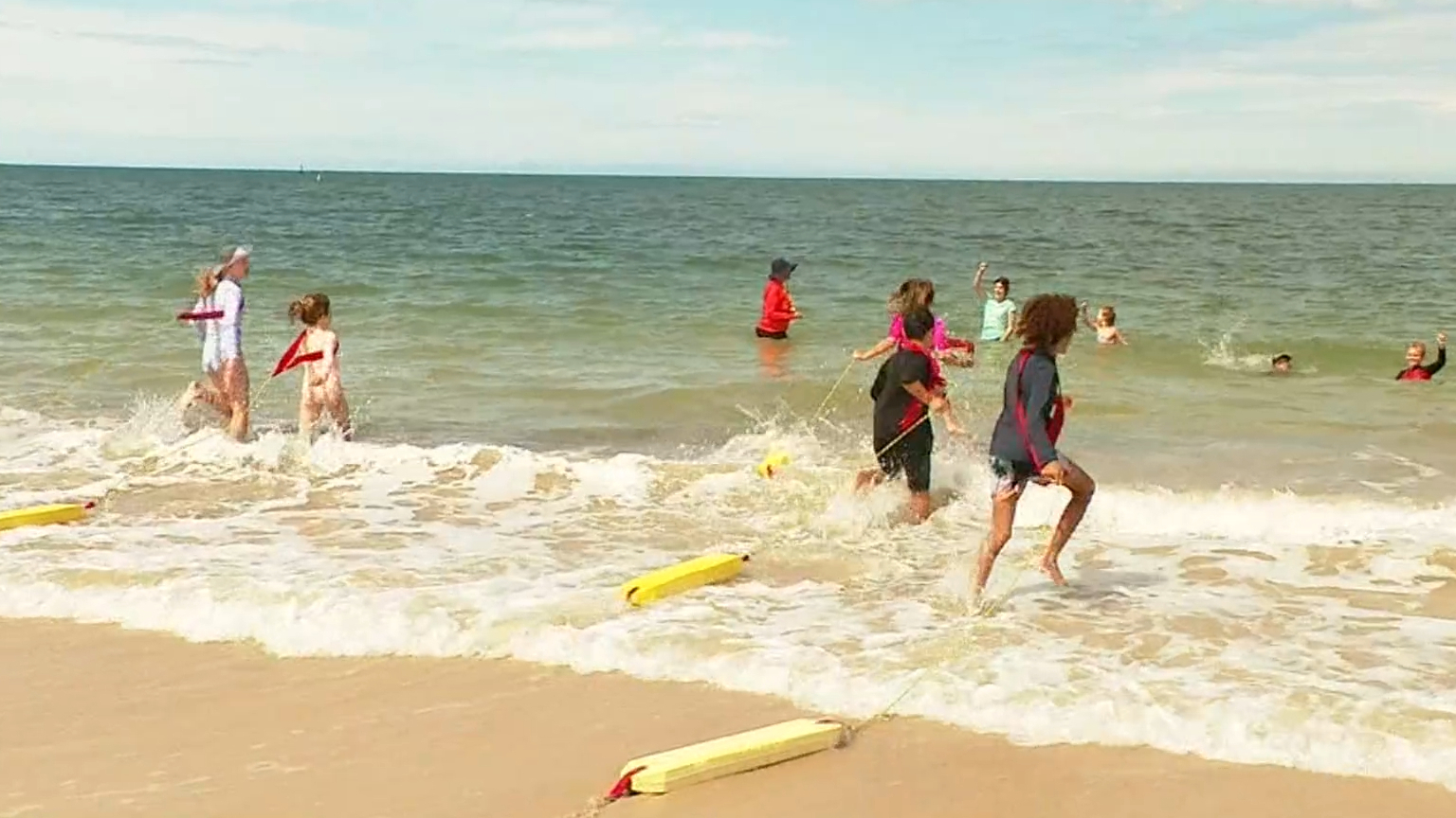Popular swim safety program to go ahead in SA despite algal bloom