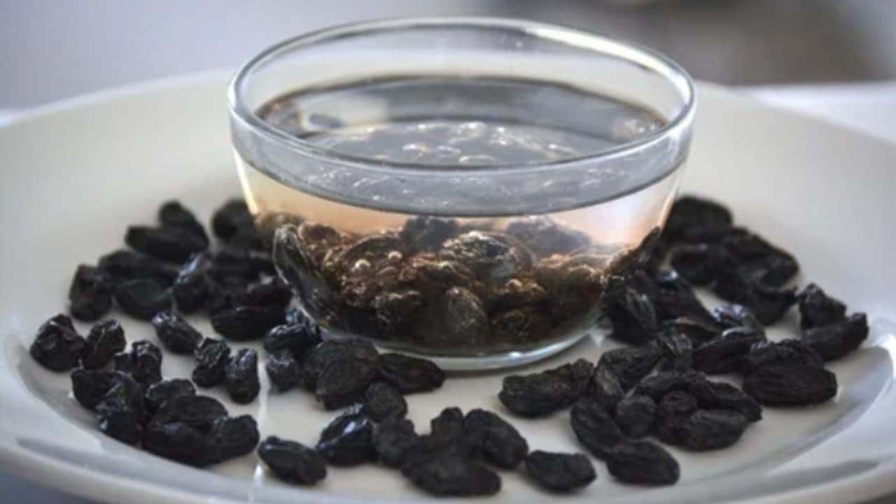 Why Eating Soaked Raisins Daily Is a Must for Your Health and Energy