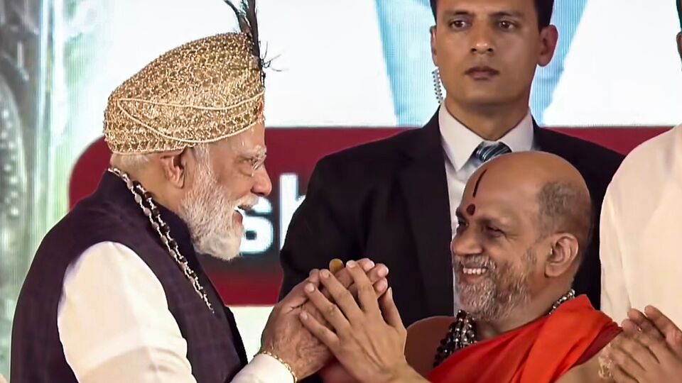 Prime Minister Narendra Modi with Paryaya Puttige Mutt seer Sri Sugunendra Theertha Swamiji during 'Laksha Kantha Gita Parayana' programme at Sri Krishna Mutt, in Udupi, Karnataka.
