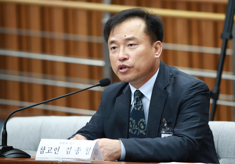 방미통위 위원장 지명과 캄보디아 대학생 살해 사건, 홍콩 화재 참사로 인한 사회적 반향