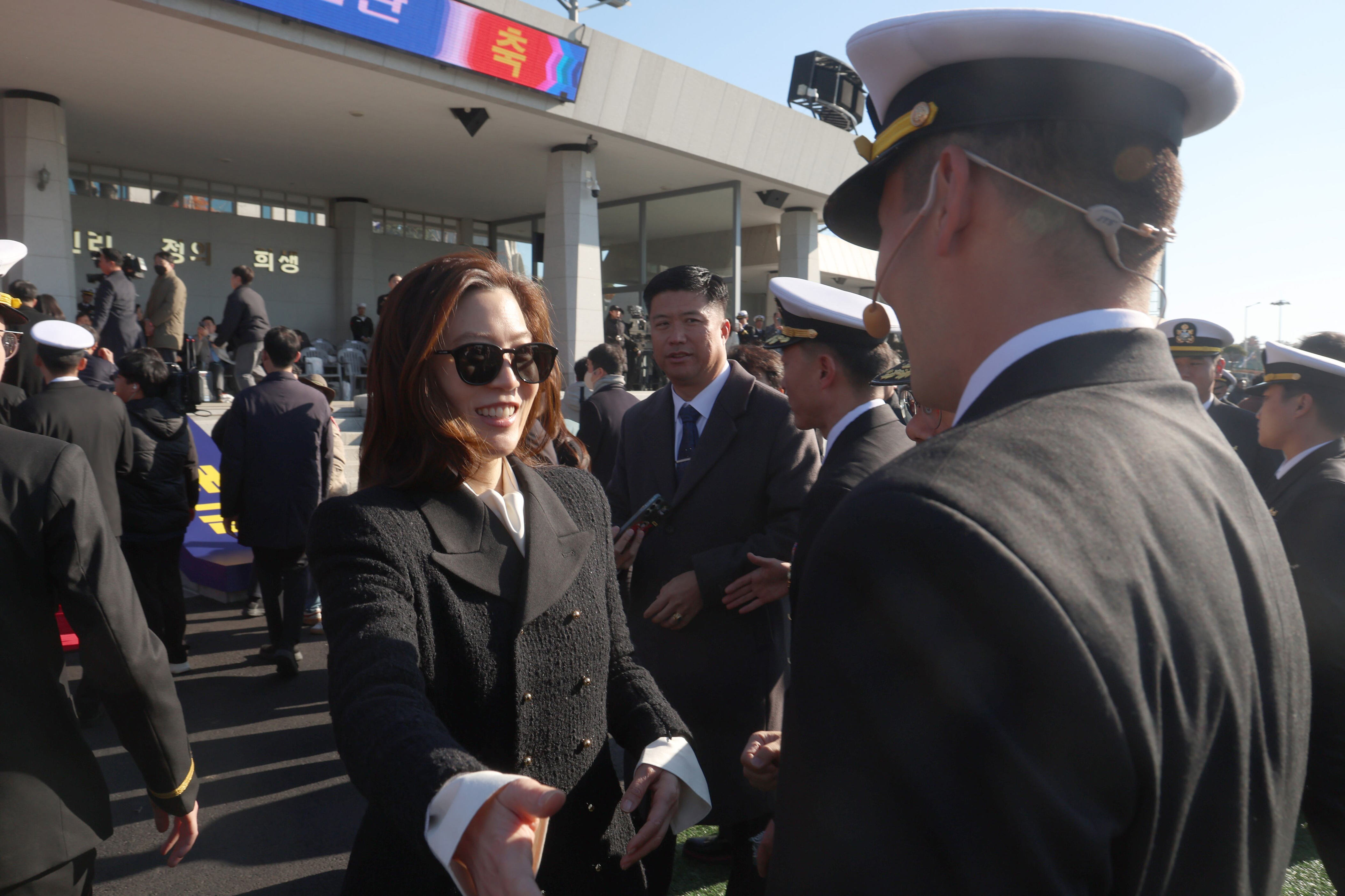 Samsung Heir Lee Ji-ho First Family Member Commissioned as Naval Officer