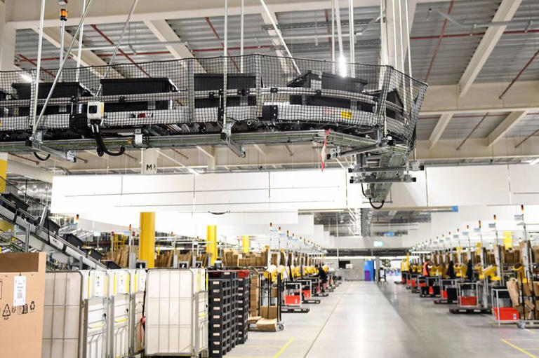 Inside Amazon's huge new £550m Yorkshire warehouse with latest robot ...