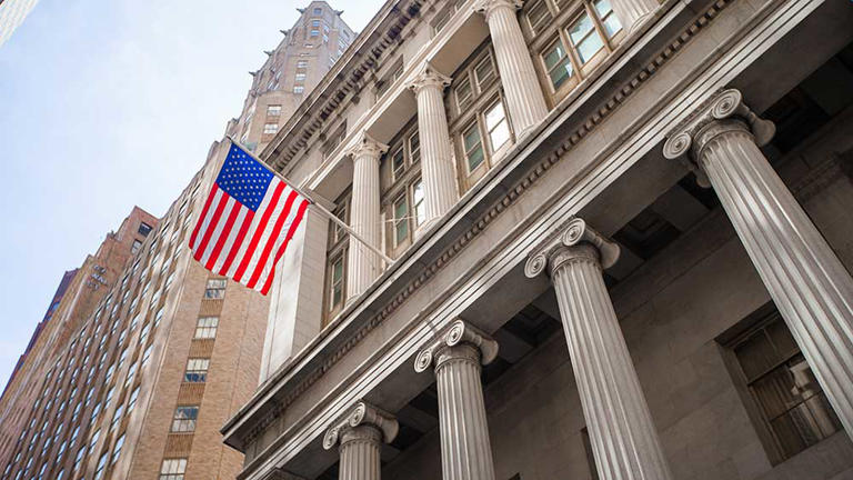 Dow Jones Signals Further Gains After Holiday; ASML Leads 5 Stocks ...
