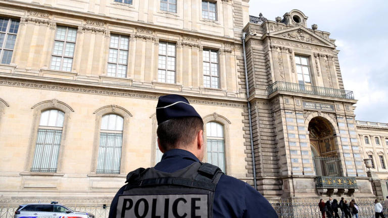 Casse du Louvre : le quatrième membre présumé du commando mis en examen