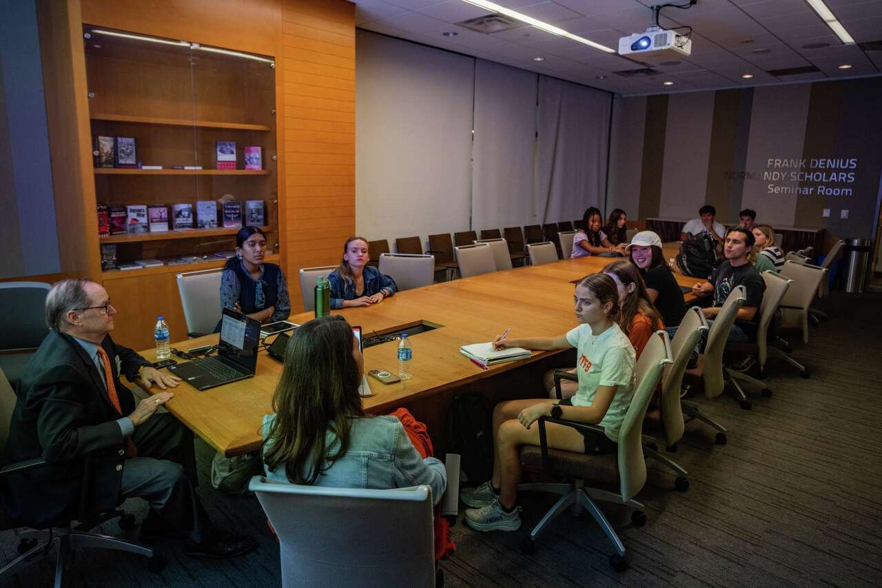 UT's Plan II program celebrates 90 years of creating ‘a life and not ...