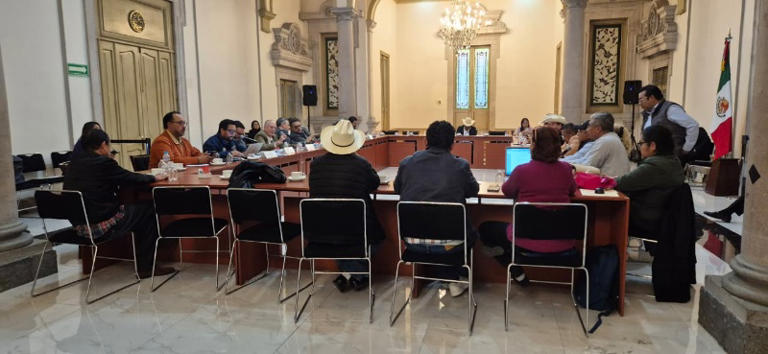 Segob y productores ceden; firman acuerdos