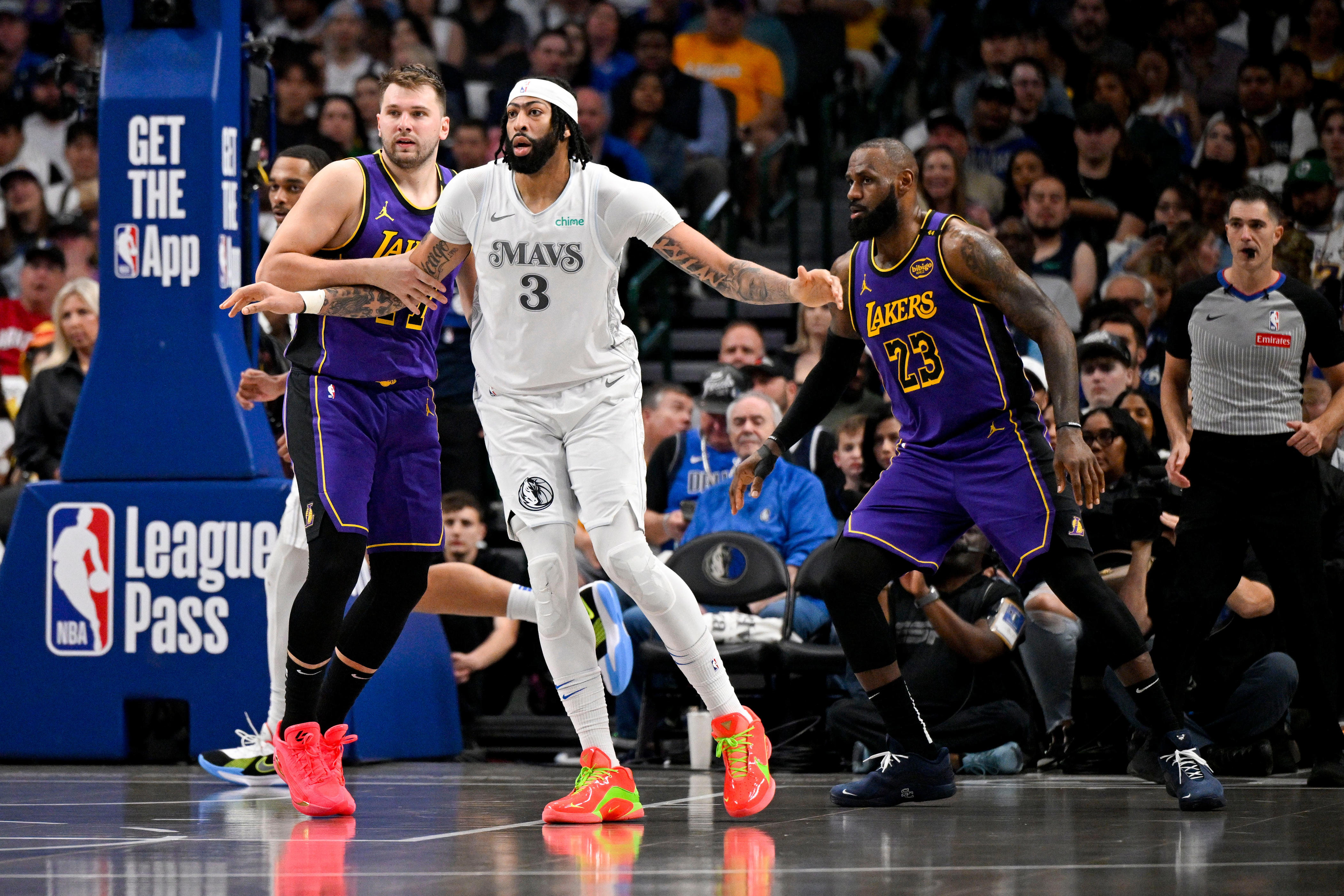 How to watch Lakers vs Mavericks today: Time, TV channel