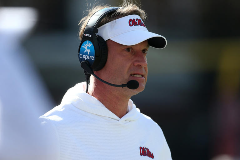 Ole Miss sufre pérdidas de reclutamiento tras la noticia de Lane Kiffin