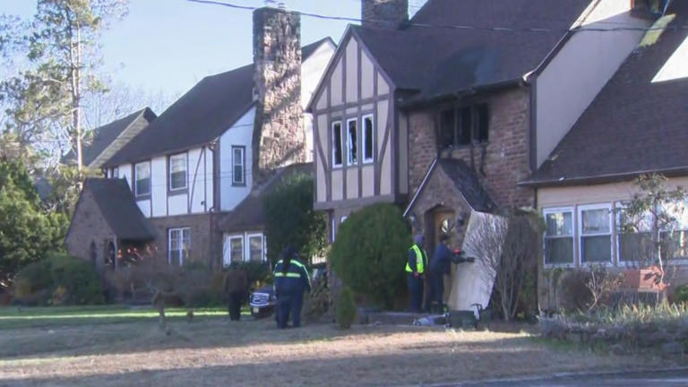 Sisters die trying to save dad from NJ house fire on Thanksgiving: police