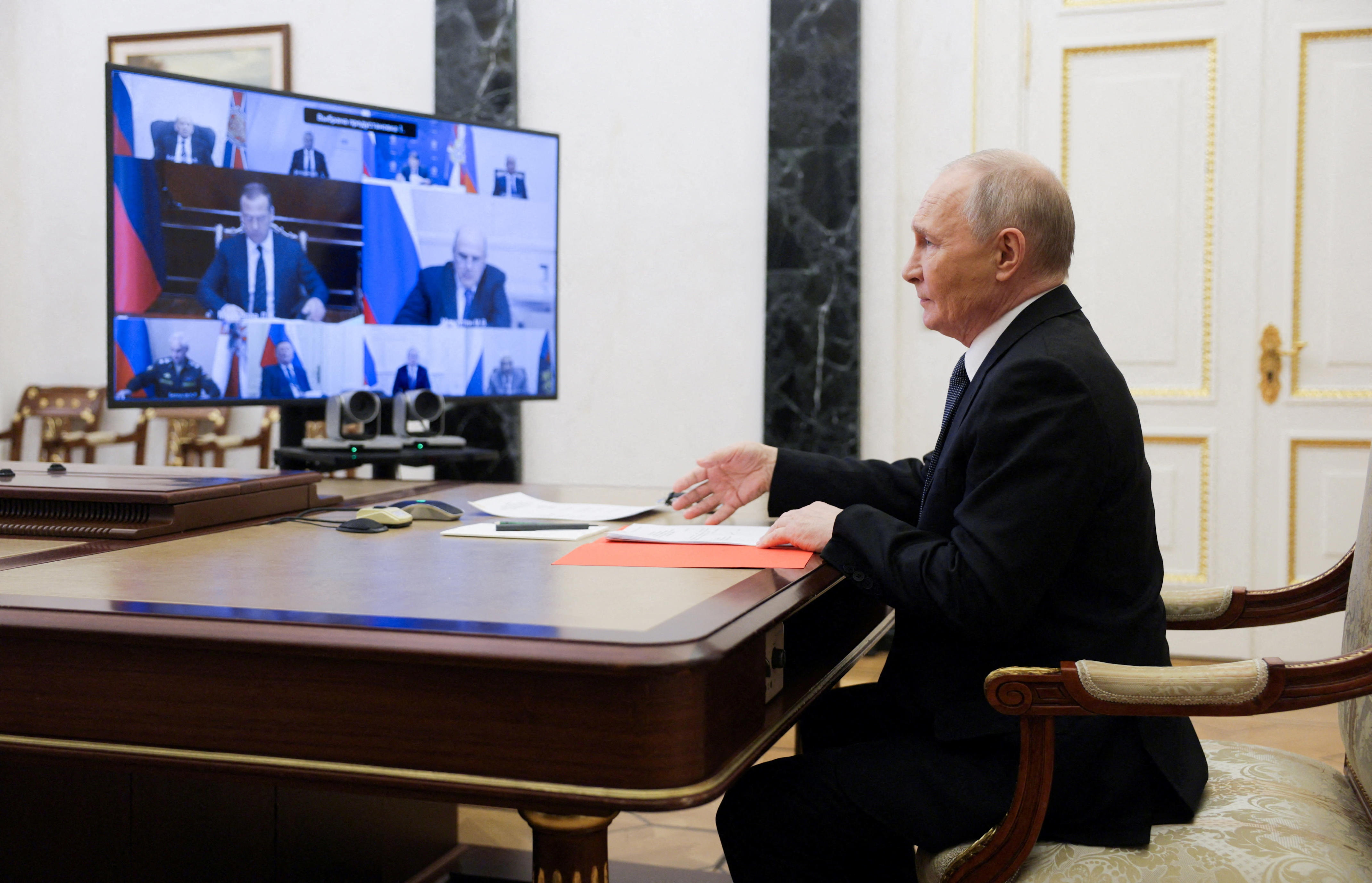 Russia threatens full ban on WhatsApp