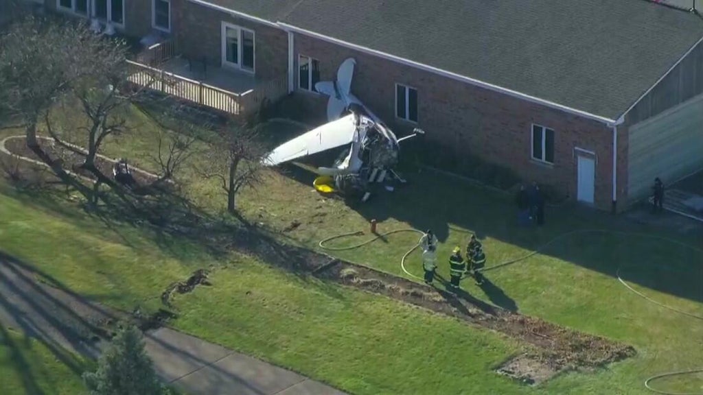 Small plane crashes at Brookeridge Airpark in Downers Grove, Illinois
