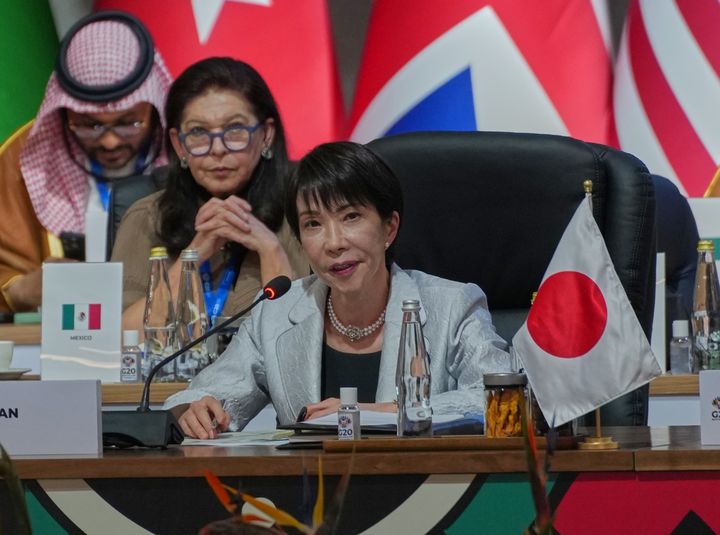 [ヨハネスバーグ=AP/ニューシース] 22日南アフリカ共和国ヨハネスバーグで開かれた G20 首脳会議全体会議に参加したダカー理サナに日本総理.2025.11.22.