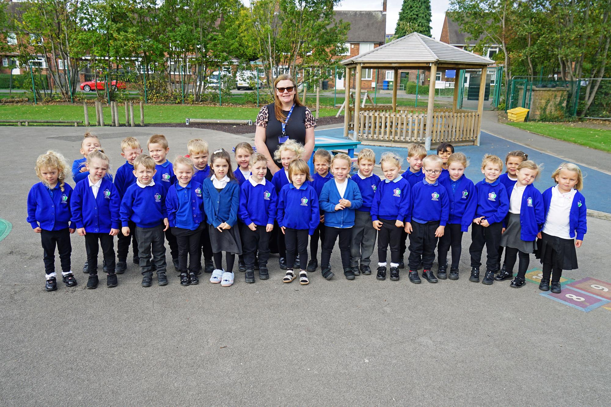 Heartwarming photos show Derbyshire youngsters starting their school ...