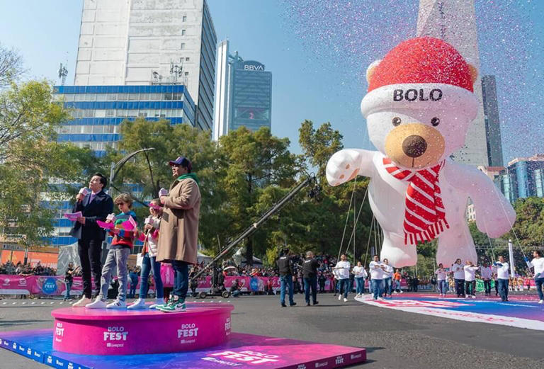 Desfile navideño Bolo Fest en Reforma. Foto: Liverpool