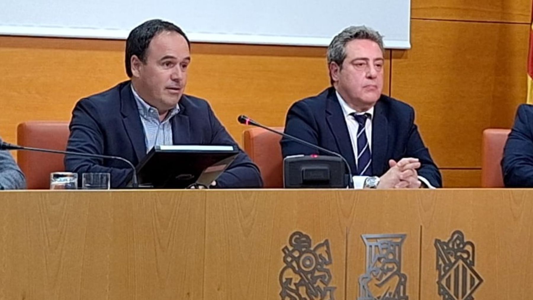 PP y Vox adaptan el calendario de las Cortes Valencianas para aprobar ...