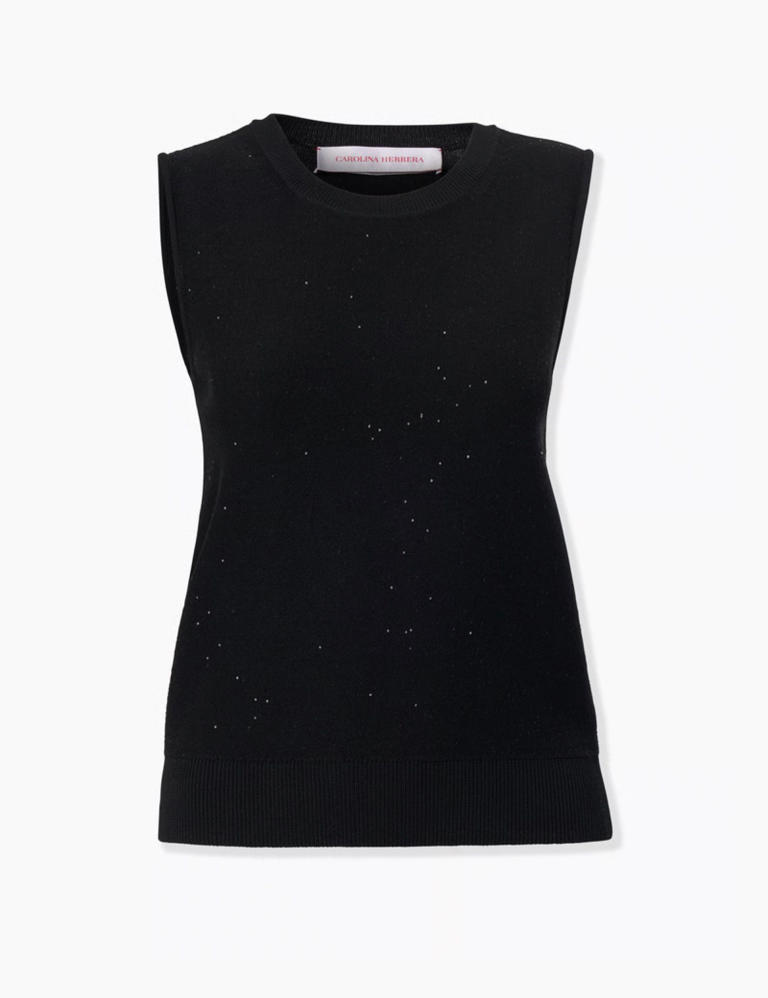 Las blusas de lentejuelas que Carolina Herrera aprueba para fin de año 2025