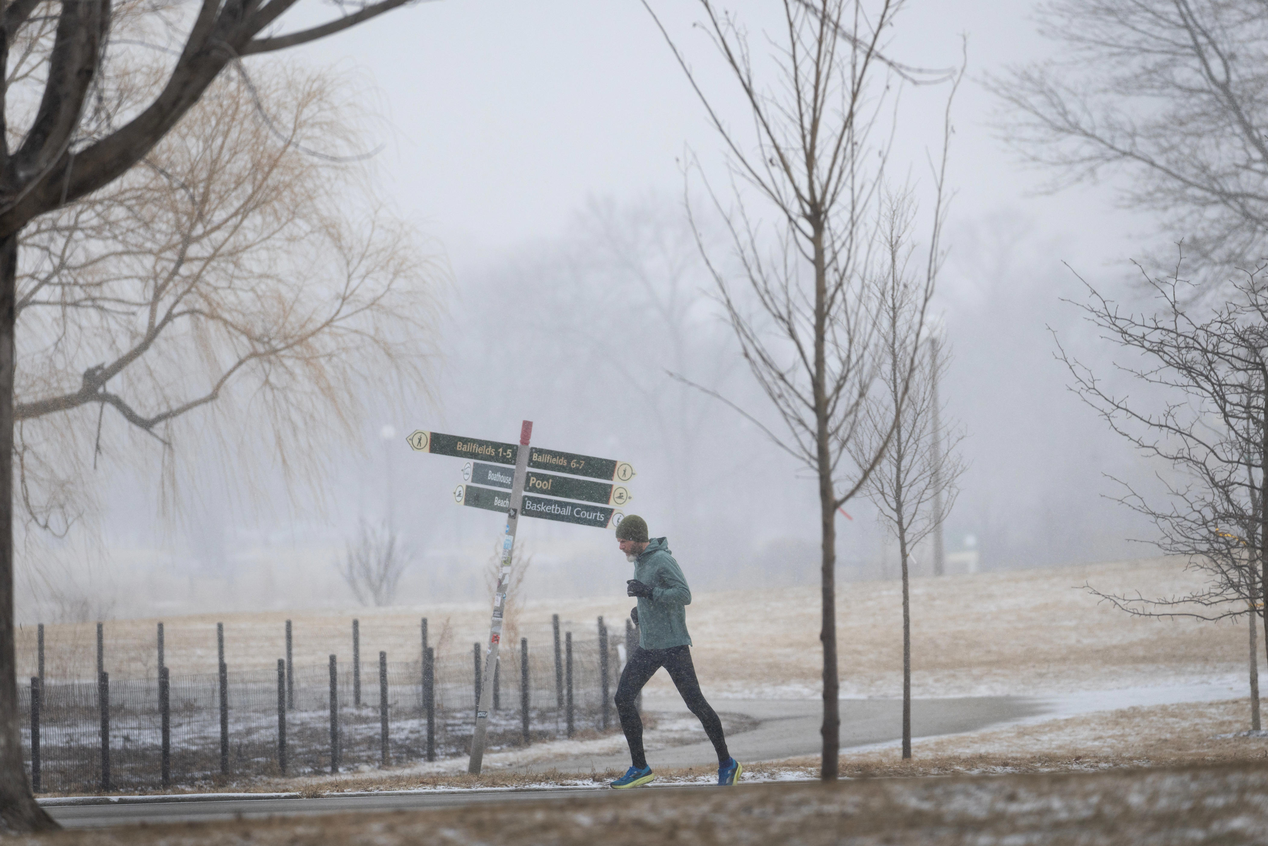 Winter storm warning issued Saturday in Chicago; 6-10 inches of snow likely