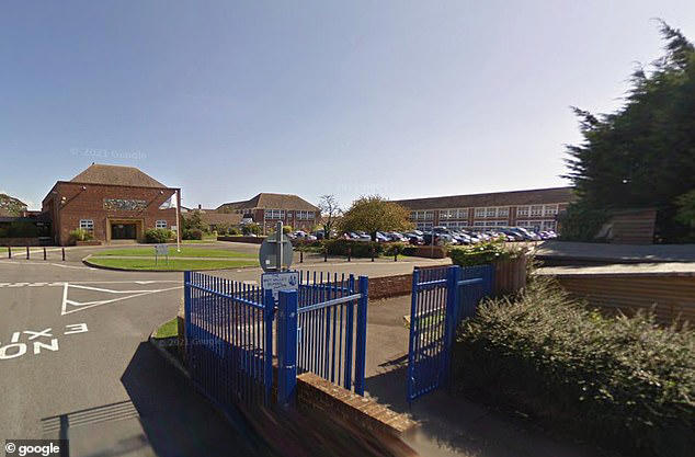 Академия Wey Valley в Уэймуте, Дорсет, приняла решительные меры после того, как «заторы» сделали пространство менее комфортным для других детей