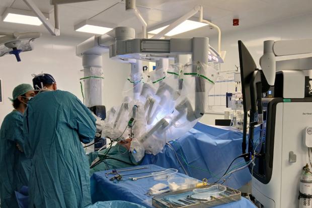 UK's first patients treated using revolutionary new surgical system in ...