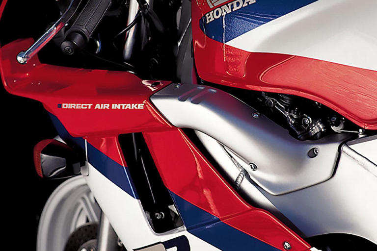 ホンダ「CBR400RR（NC29）」（1990年）新エンジンと低重心フレーム