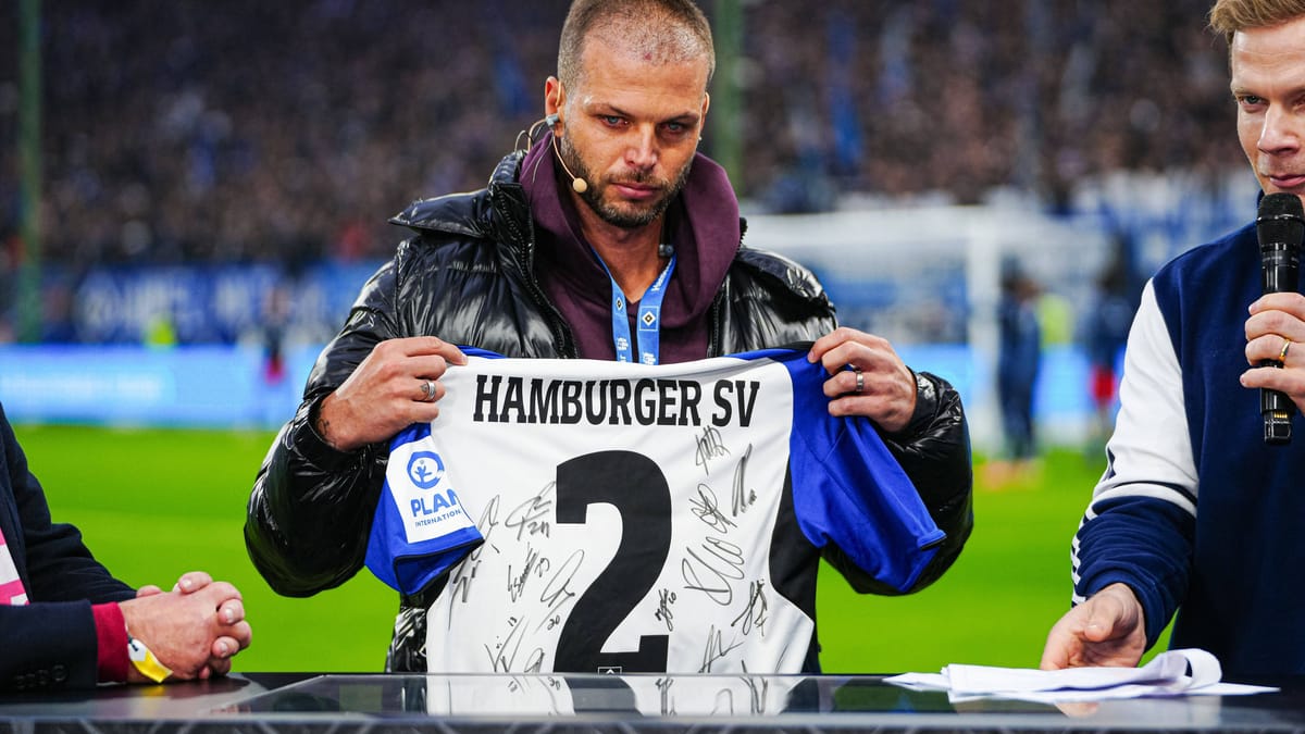 Eintracht signiert besonderes Trikot im Kampf gegen Krebs