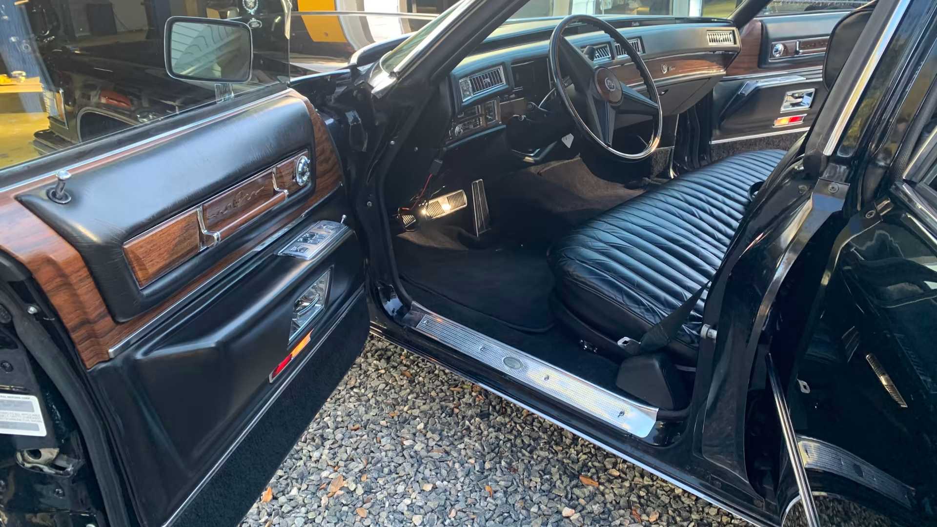 1976_cadillac_fleetwood_series_75_interior