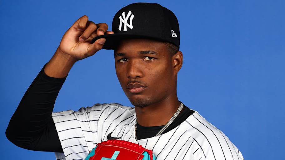 Yankees sneakily re sign reliever after slicing him off roster at non