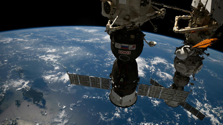 Astronauts welcome arrival of new crewmates | On the ISS this week Nov ...