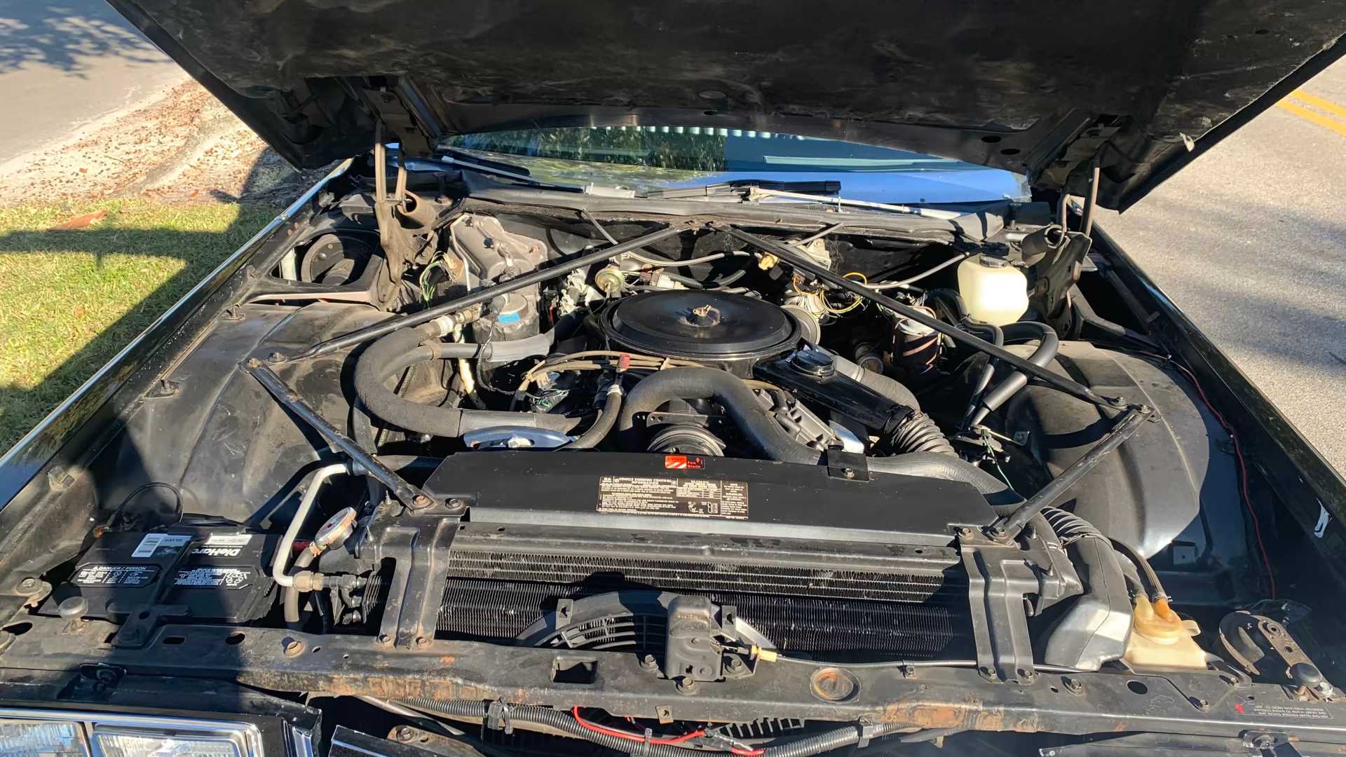 1976_cadillac_fleetwood_series_75_engine