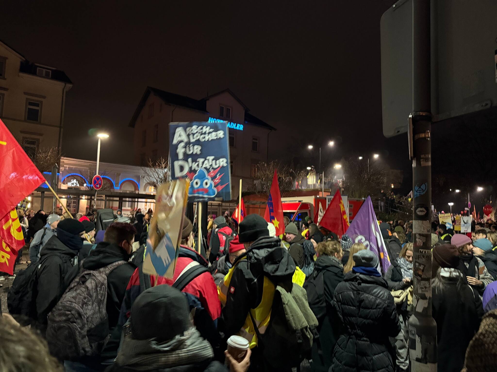 Proteste gegen AfD-Jugend: Immer mehr Demonstrierende kommen in Gießen an