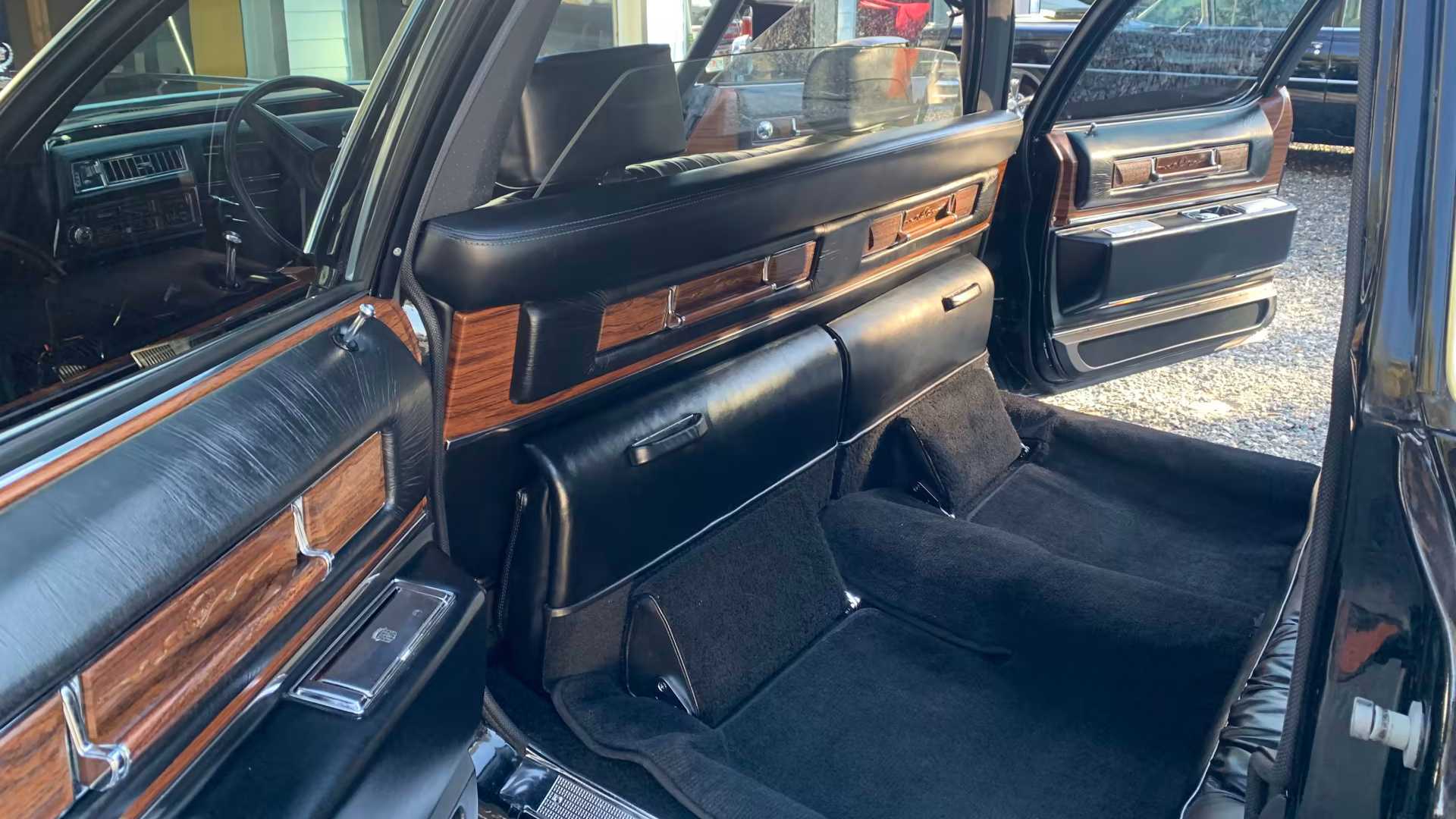 1976_cadillac_fleetwood_series_75_interior1