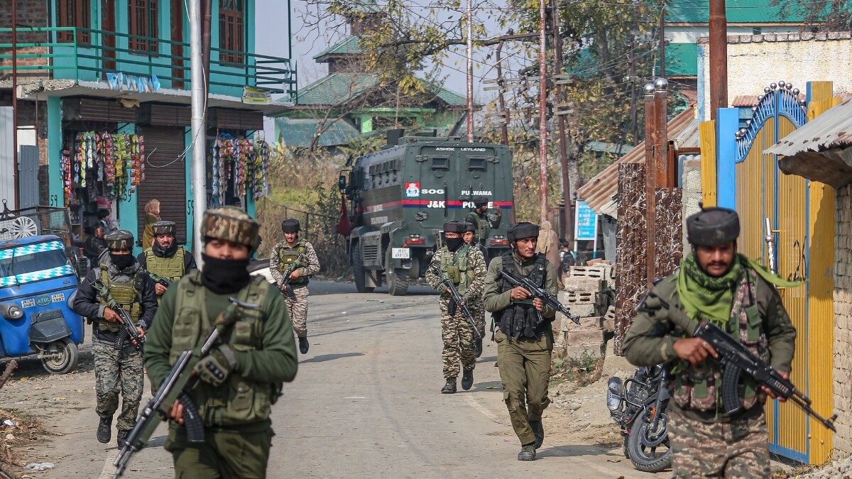 3 terror suspects ask for food at J&K home, spark massive search operation
