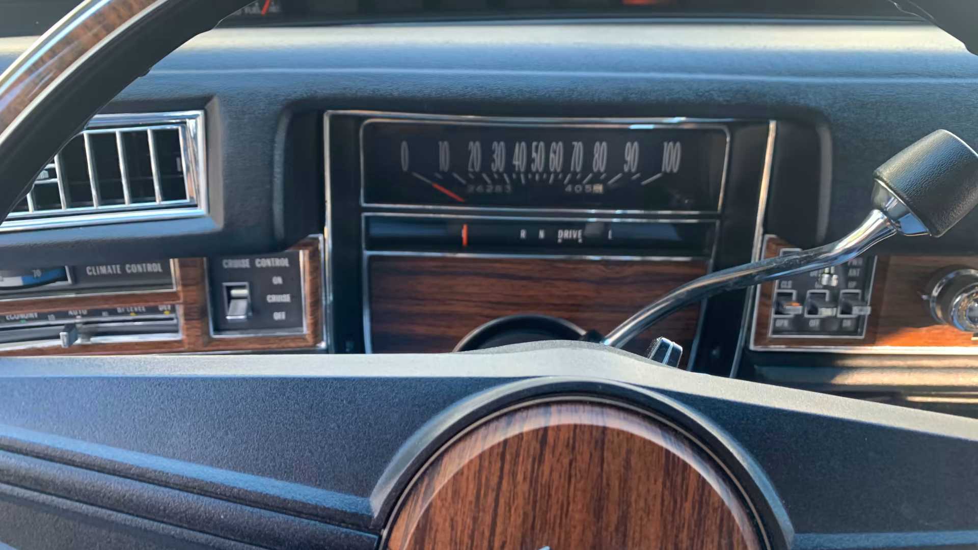 1976_cadillac_fleetwood_series_75_gauges