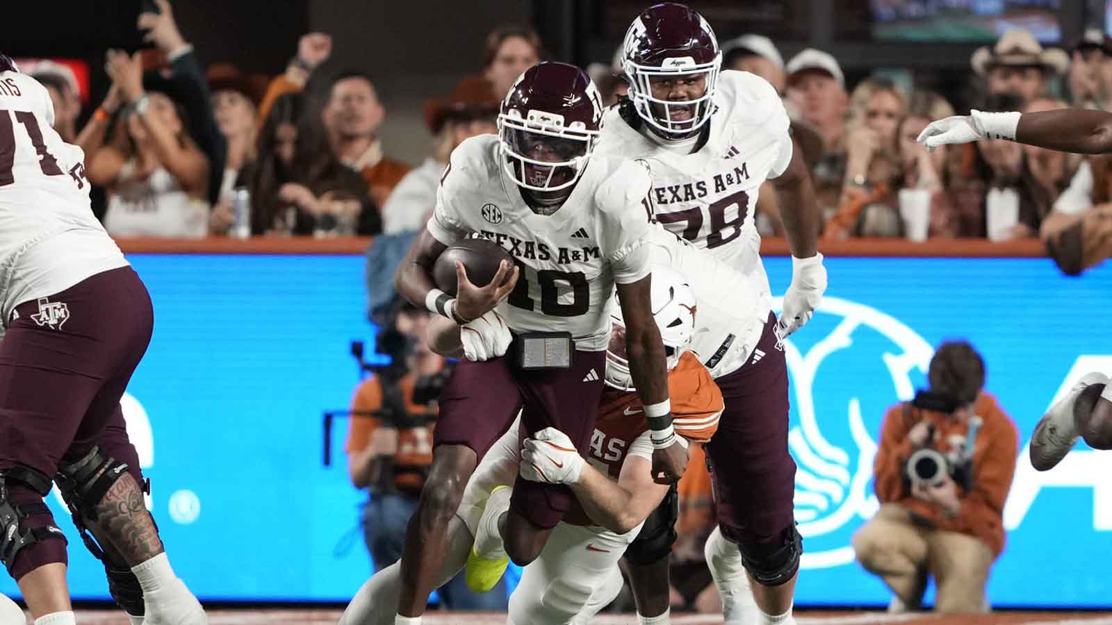 Texas A&M QB Marcel Reed suffers injury scare in Texas game