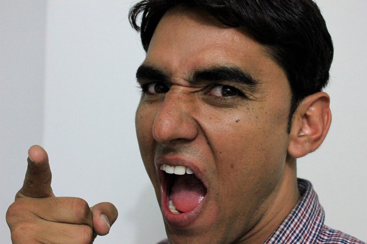 The 7 Behaviors Psychologists Say Are Red Flags You Should Never Ignore