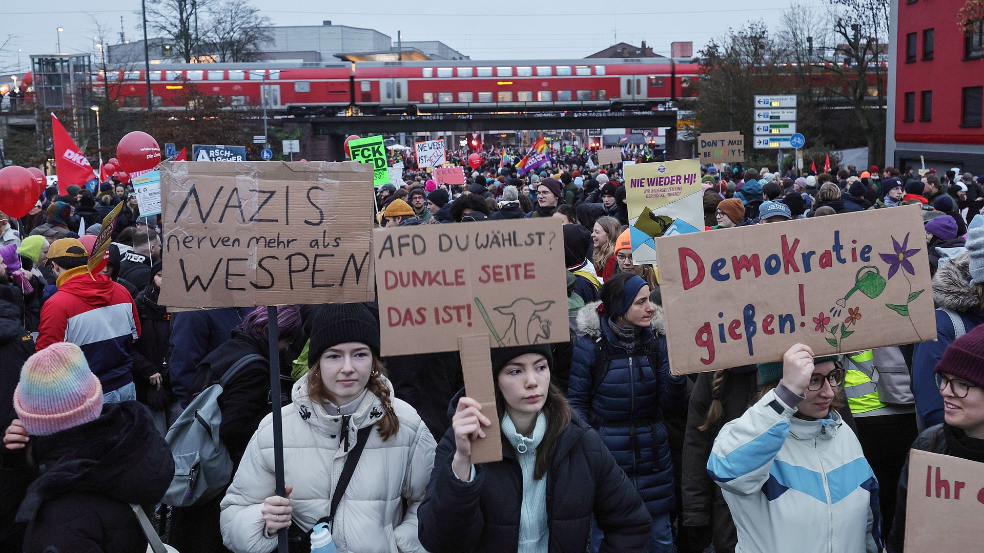 Anti-AfD-Demos in Gießen: Straßenblockaden und Pfefferspray bei Protesten
