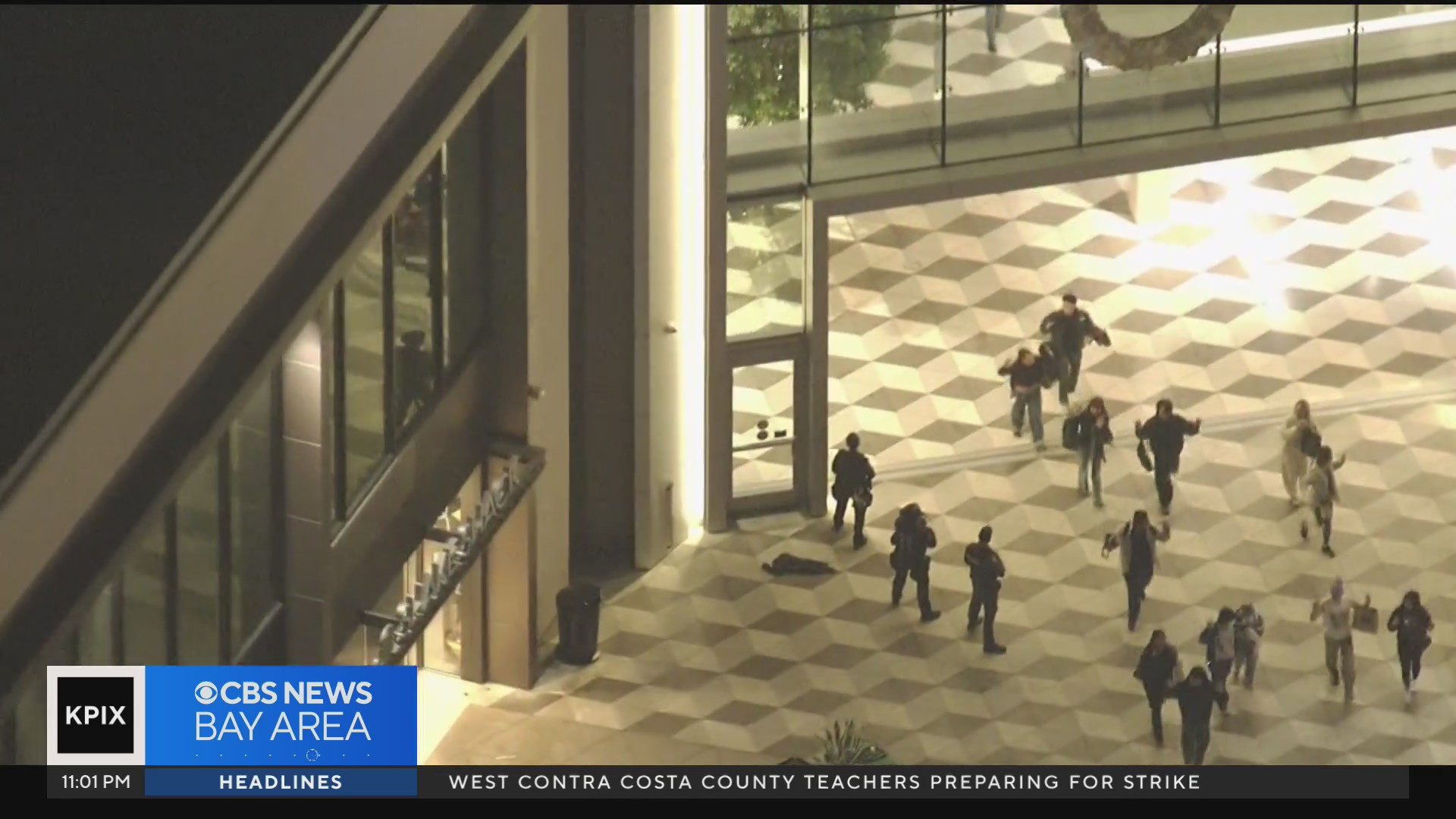 latest-on-3-shot-at-westfield-valley-fair-mall-in-san-jose-on-black-friday