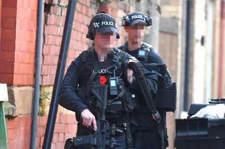 Toxteth street on lockdown as 'man with a weapon' sees armed police ...