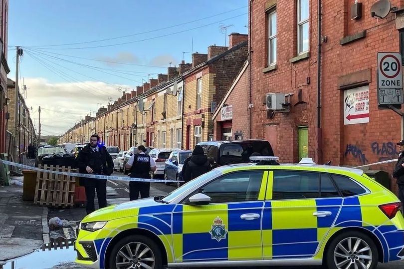 Toxteth street on lockdown as 'man with a weapon' sees armed police ...