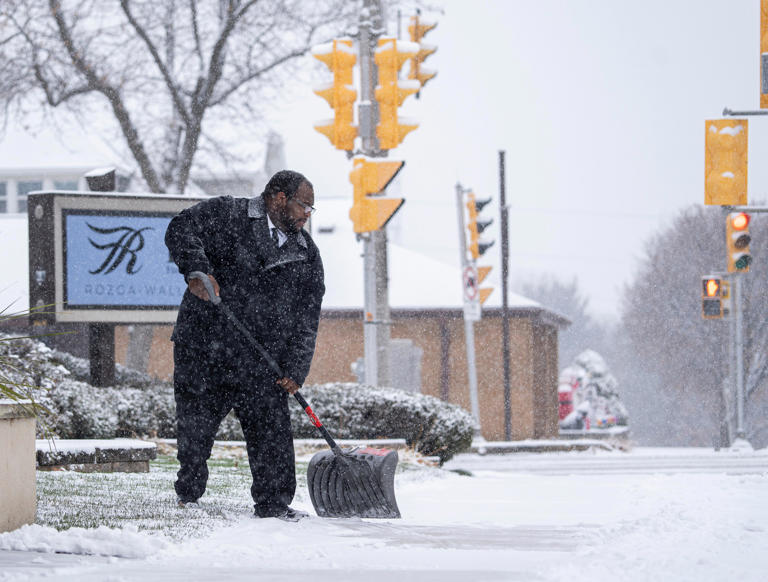 What is a blizzard warning? How it differs from a winter storm