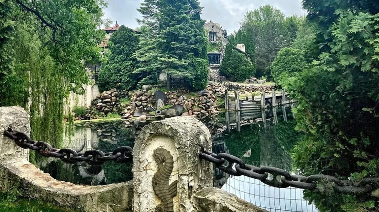 Between Des Moines And Sioux Falls Is Iowa's Fairytale City With Castle ...
