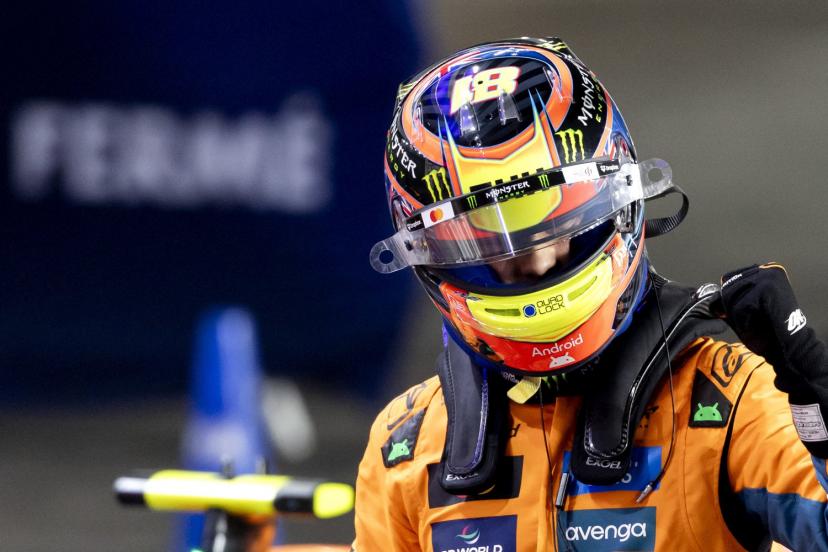 GP Katar: Piastri převzal vedení, McLareny zatím bez zastávek. Verstappen tlačí