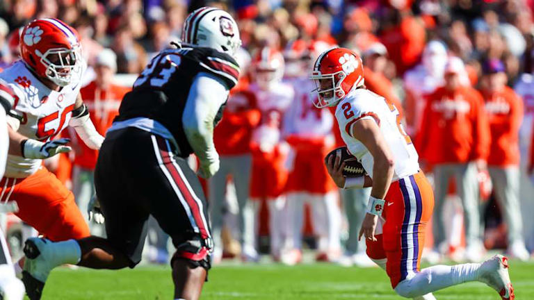 Palmetto Bowl halftime report: Clemson Up 17–14, Gamecocks fighting back