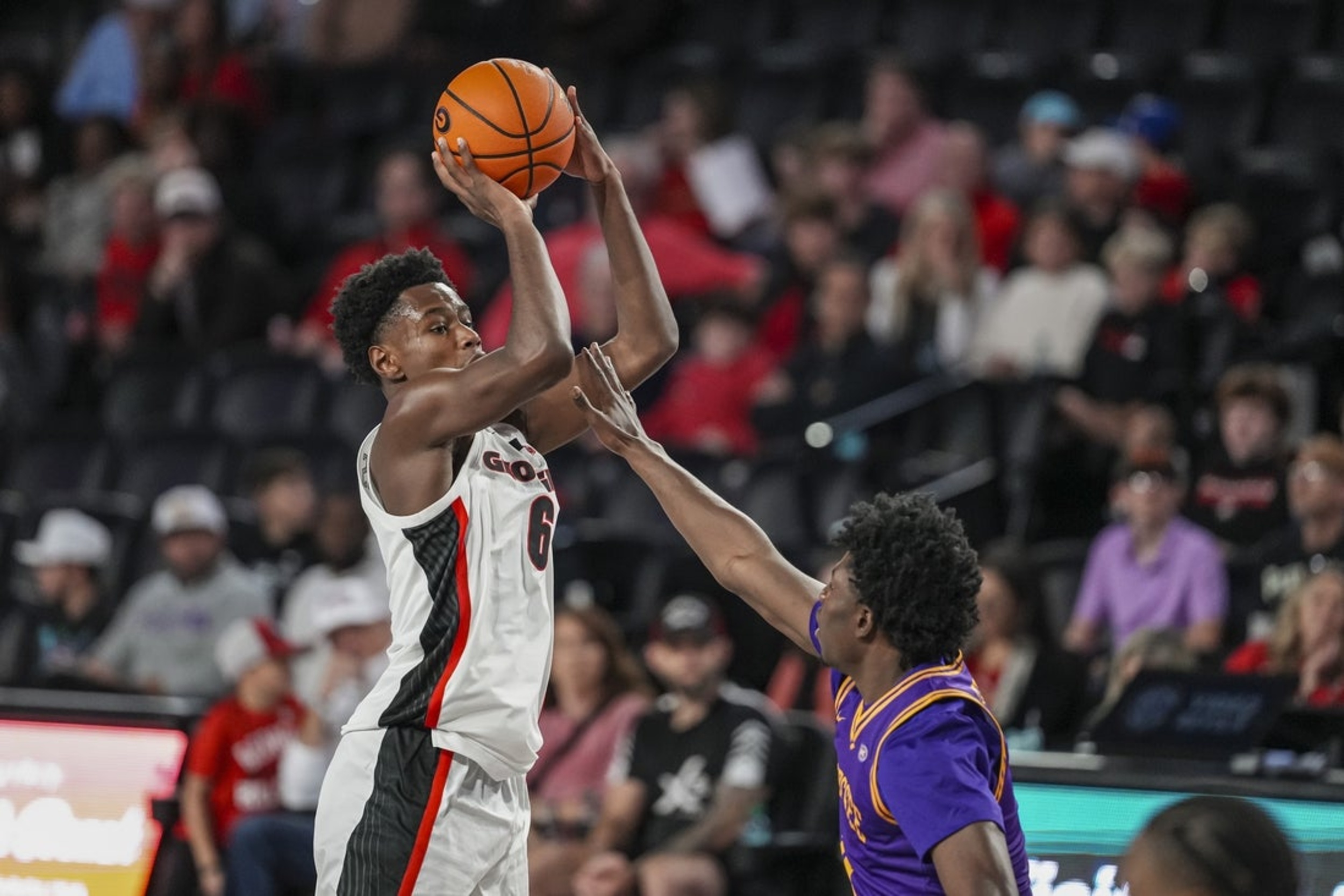 Georgia gets hot from distance, thumps Tennessee Tech